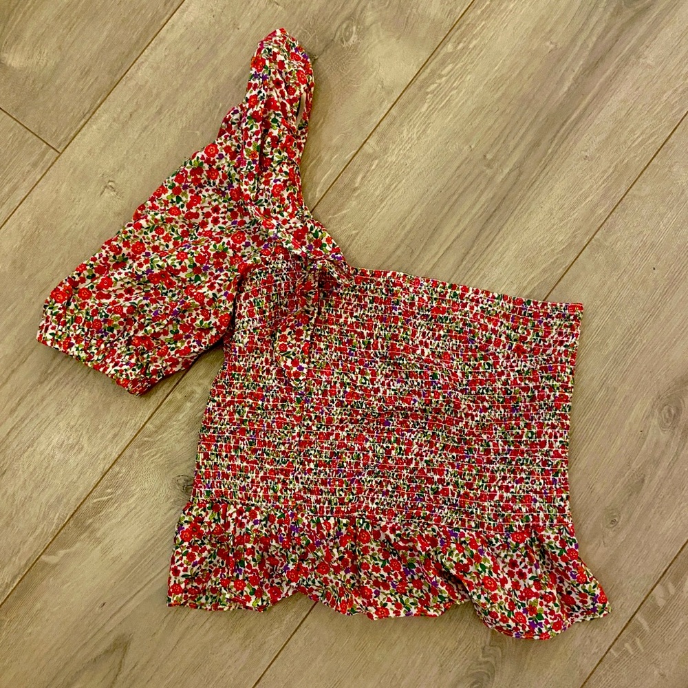 Floral scrunched one shoulder Vestique Top